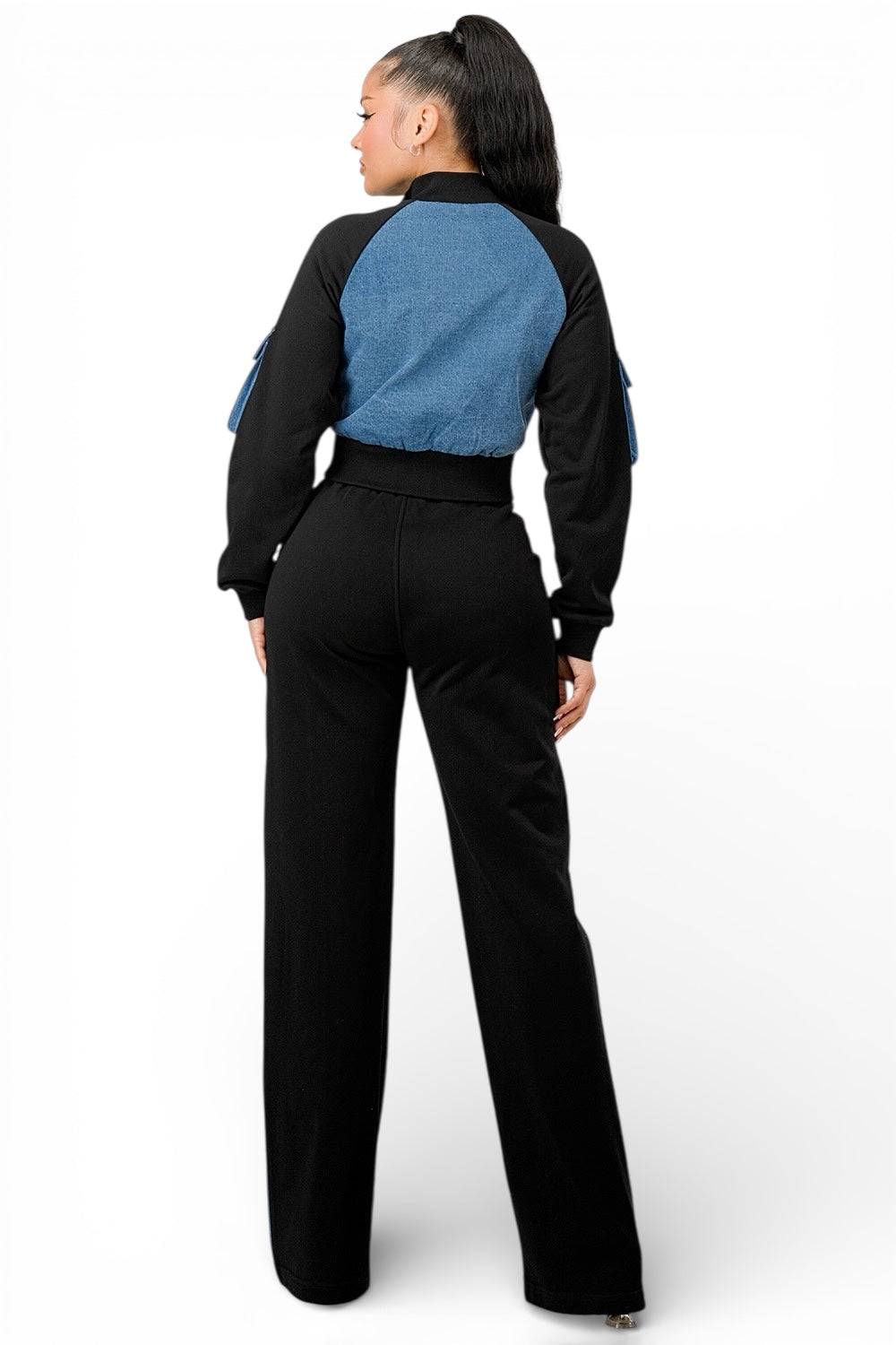 Conjunto de chaqueta corta con cremallera y pantalones de mezclilla de materiales mixtos