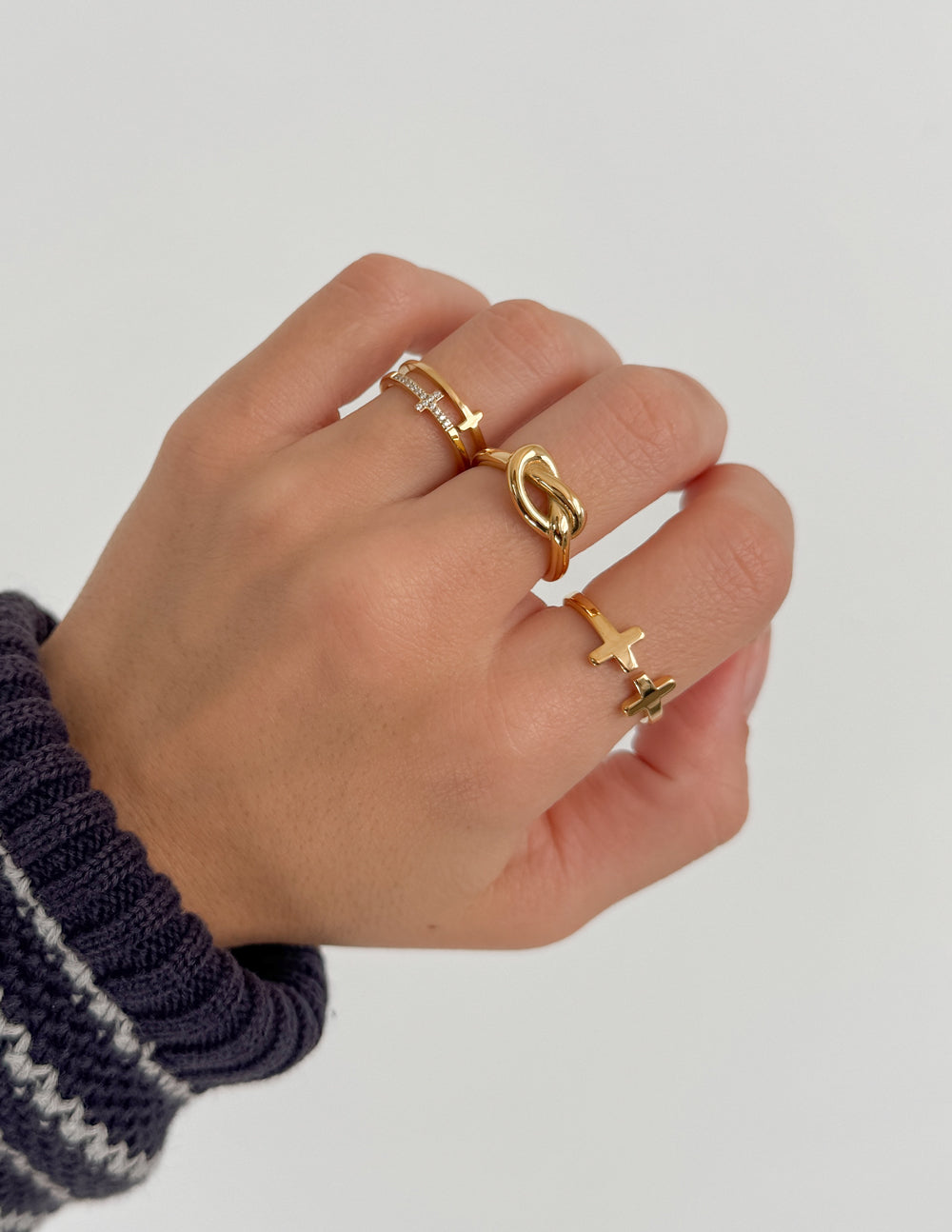 Anillo de nudo de oro