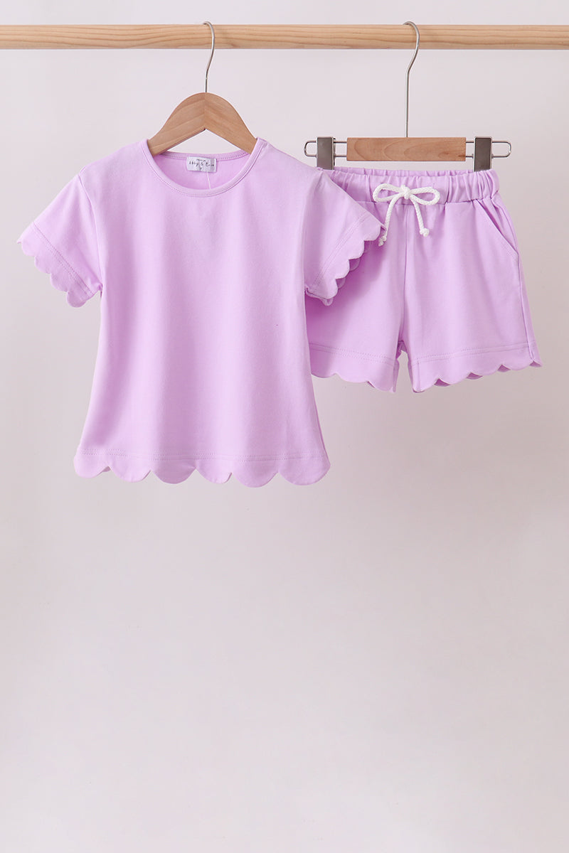 Conjunto de shorts con volantes morados