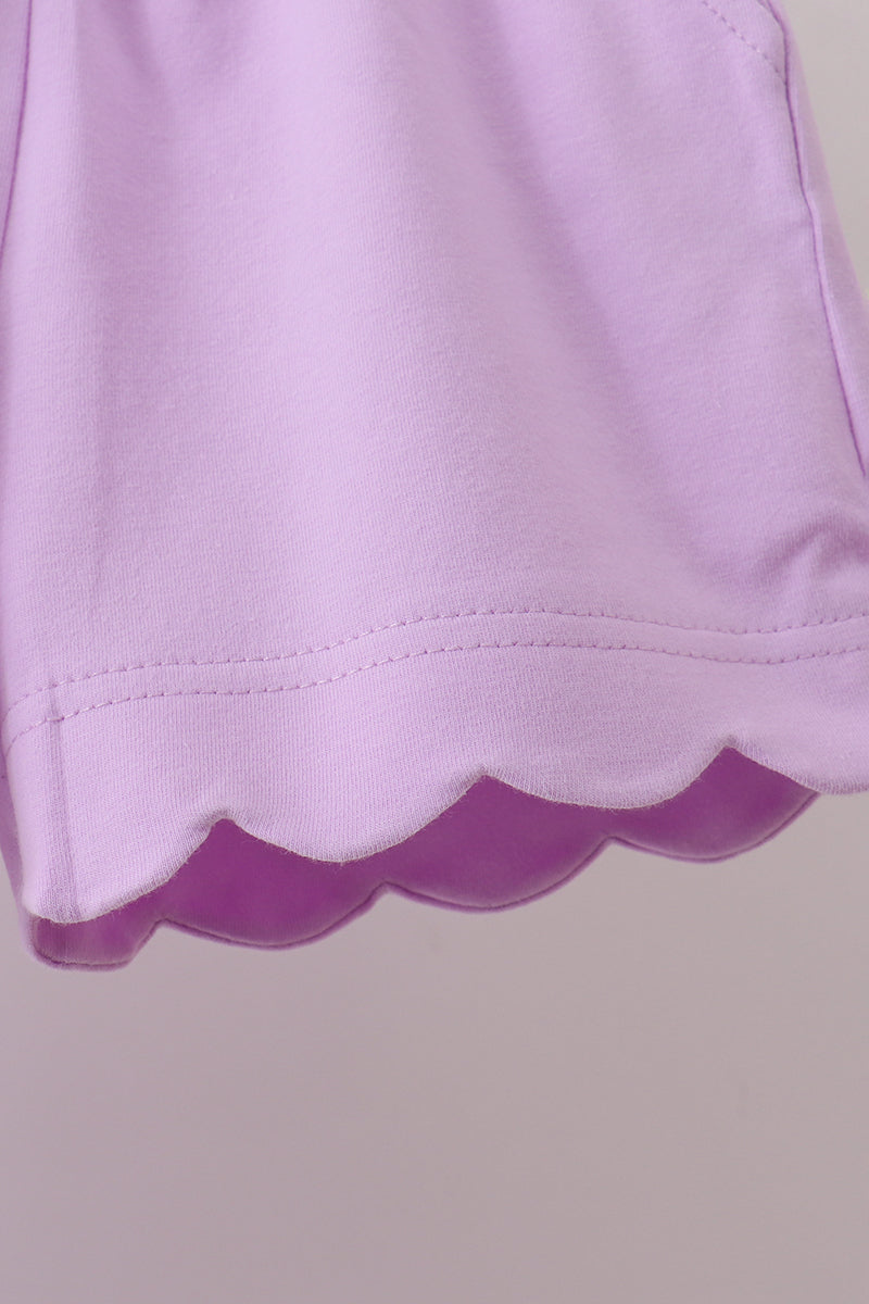 Conjunto de shorts con volantes morados