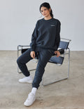 Sudadera Básica Negra Unisex con Cuello Redondo