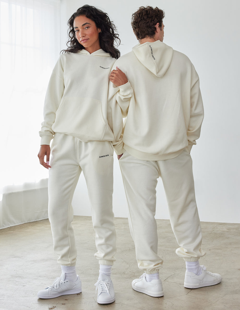 Sudadera con capucha unisex Basics color arena