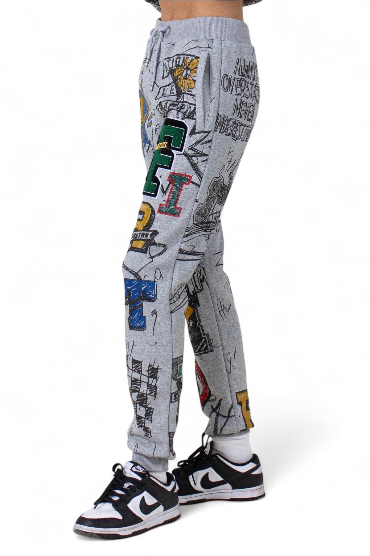 Pantalones de chándal con garabatos estampados