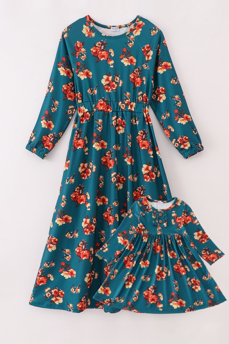 Vestido con estampado floral verde para mamá e hija