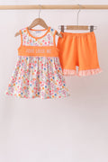 Conjunto de pantalón corto floral bordado "Jesús me ama" de color coral