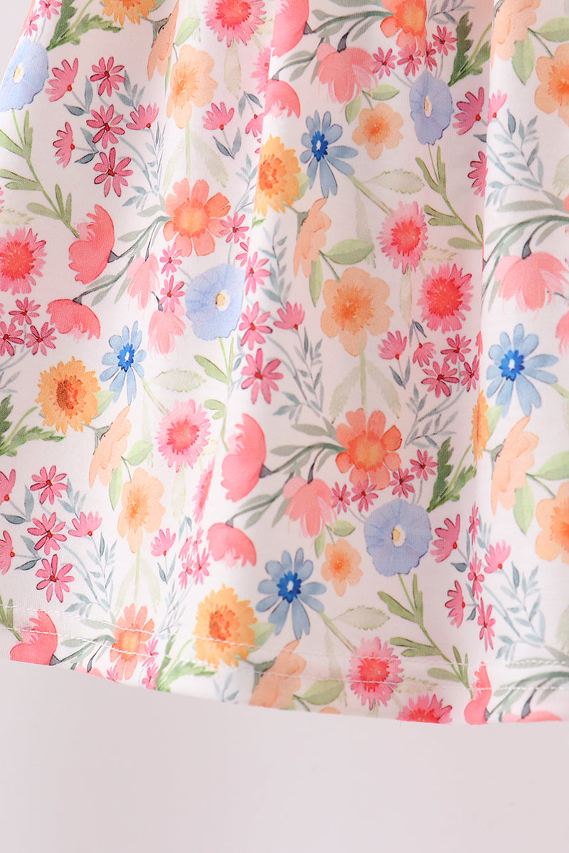 Conjunto de pantalón corto floral bordado "Jesús me ama" de color coral