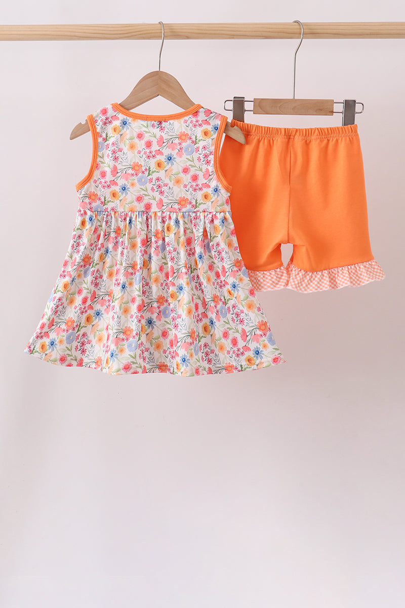 Conjunto de pantalón corto floral bordado "Jesús me ama" de color coral