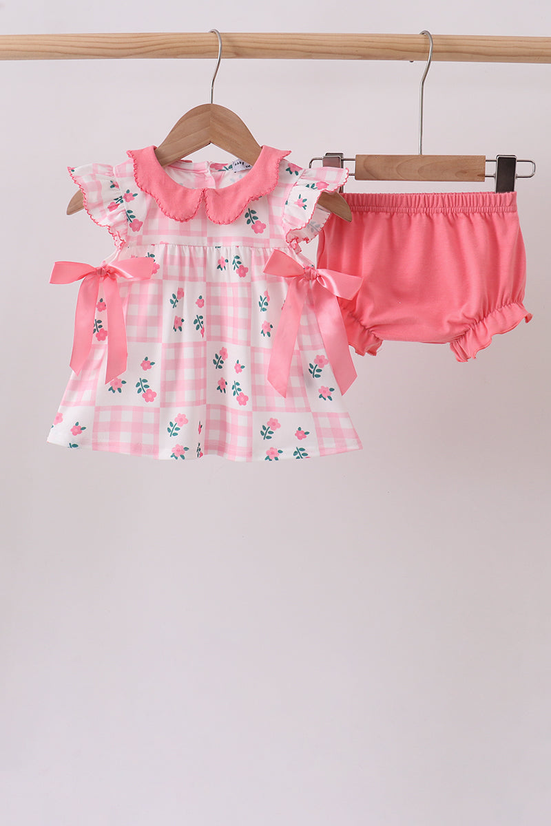 Conjunto de braguita con volantes floral rosa