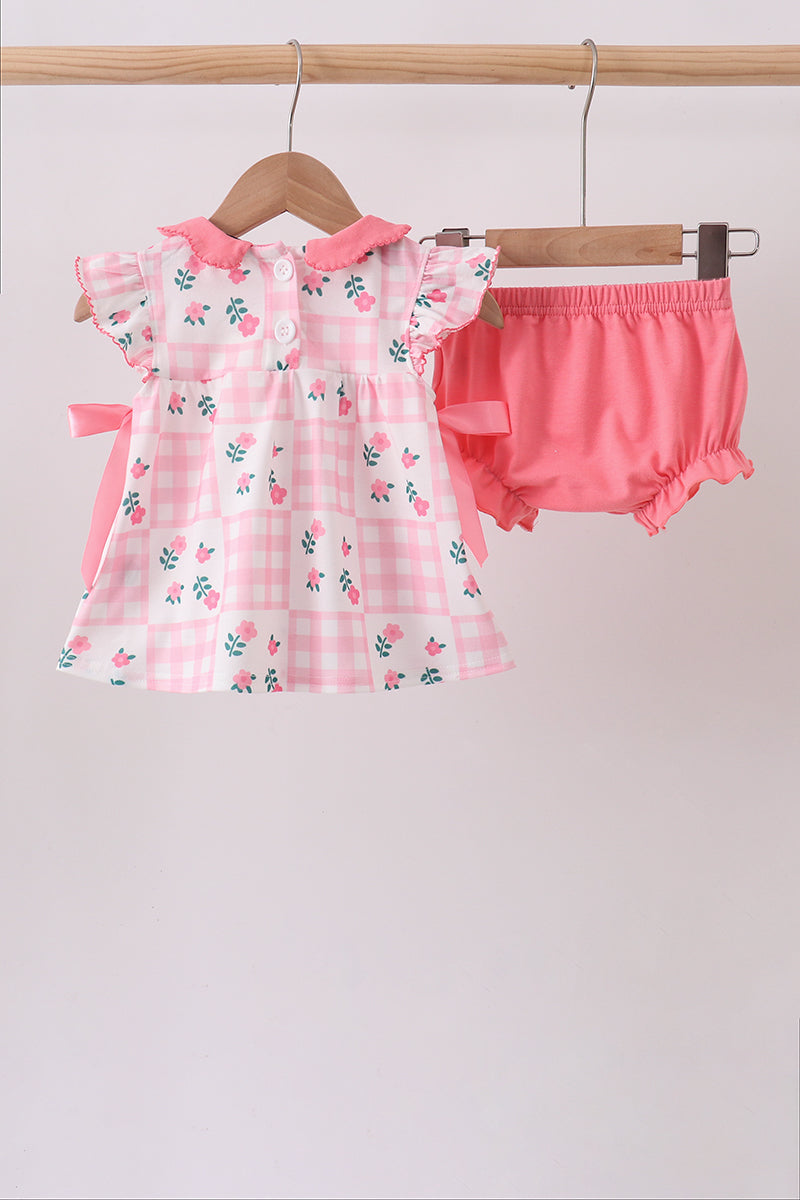 Conjunto de braguita con volantes floral rosa