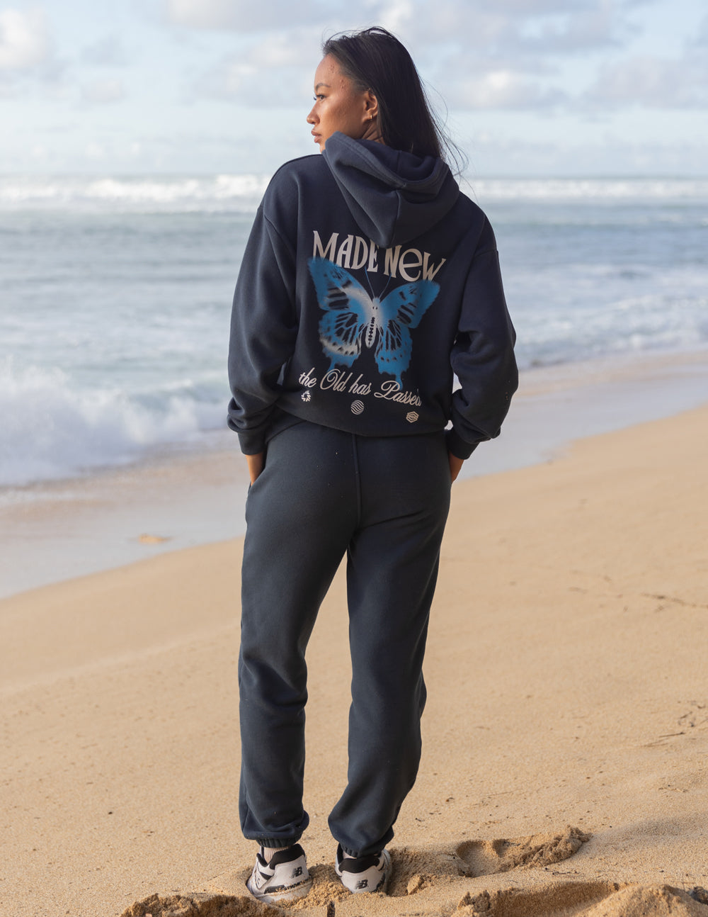Sudadera unisex con diseño de mariposa renovado
