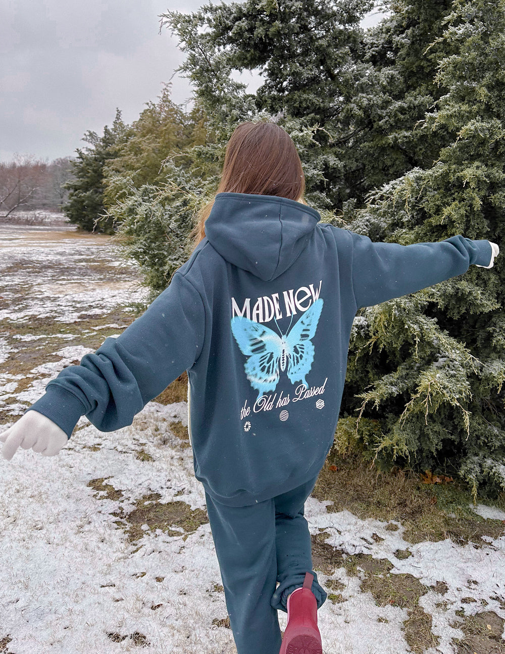 Sudadera unisex con diseño de mariposa renovado