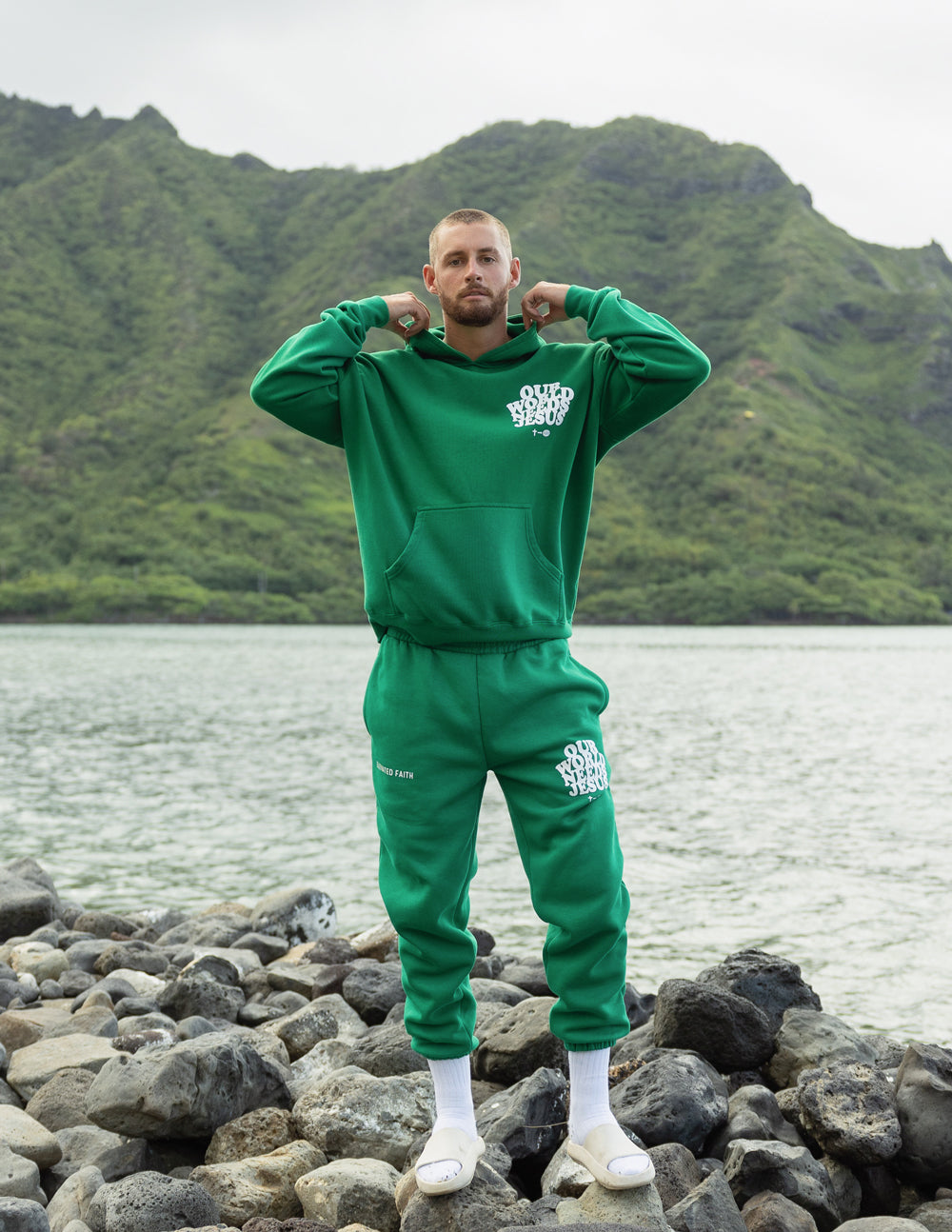 Nuestro mundo necesita a Jesús Sudadera con capucha unisex
